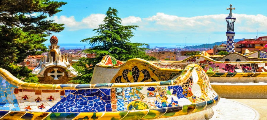 Gran mural per Gaudi a Nou Barris, Barcelona