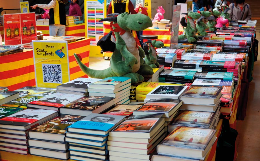 Sant Jordi amb llibres, llibres i cultura