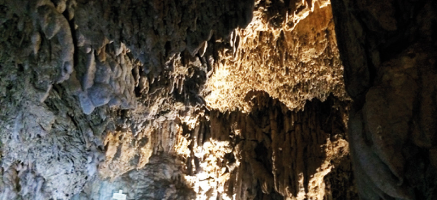 L'estratègia turística del Penedès - grutes les deus