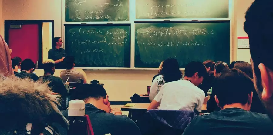 matemàtiques en crisis i desafiament educatiu complicat