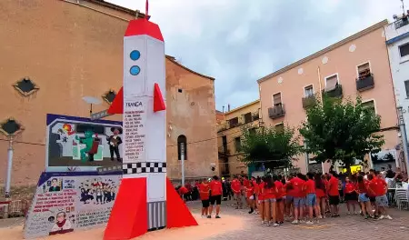 “VIATGE A L’UNIVERS”, la falla del Barri Plaça Vella