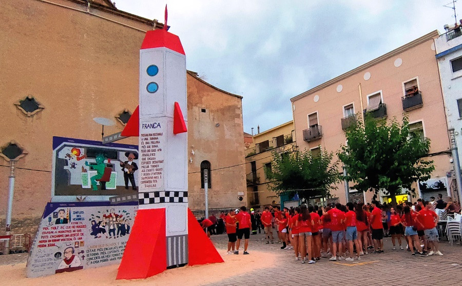 “VIATGE A L’UNIVERS”, la falla del Barri Plaça Vella