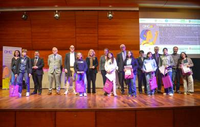 Entrega de diplomes a les participants: Montserrat Guàrdia, presidenta del Consell Social UPC; Anna Mujal, vicerectora de Docència Estudiantat UPC; Oriol Pujol, degà Facultat de Matemàtiques i Informàtica de la UB; Juan Jesús Donaire, degà Facultat de Ciències de la UAB; Jordi Guàrdia, degà Facultat Matemàtiques i Estadística de la UPC; Pepin Beltran, secretària Millora Educativa, Departament d'Educació de la Generalitat de Catalunya; Miquel Gómez, director Fundació Catalana per a la Recerca i la Innovació; Àngel Messeguer, secretari general de l'Institut d'Estudis Catalans - Elisa Albiñana, Data Scientist d'Aylilabs; Eloy Bernal, responsable de màrqueting de Casio - 2a. Olimpíada Matemàtica Catalana Femenina