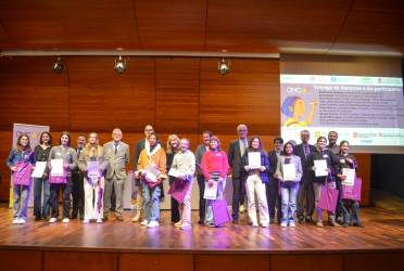 Entrega de diplomes a les participants: Montserrat Guàrdia, presidenta del Consell Social UPC; Anna Mujal, vicerectora de Docència Estudiantat UPC; Oriol Pujol, degà Facultat de Matemàtiques i Informàtica de la UB; Juan Jesús Donaire, degà Facultat de Ciències de la UAB; Jordi Guàrdia, degà Facultat Matemàtiques i Estadística de la UPC; Pepin Beltran, secretària Millora Educativa, Departament d'Educació de la Generalitat de Catalunya; Miquel Gómez, director Fundació Catalana per a la Recerca i la Innovació; Àngel Messeguer, secretari general de l'Institut d'Estudis Catalans - Elisa Albiñana, Data Scientist d'Aylilabs; Eloy Bernal, responsable de màrqueting de Casio - 2a. Olimpíada Matemàtica Catalana Femenina