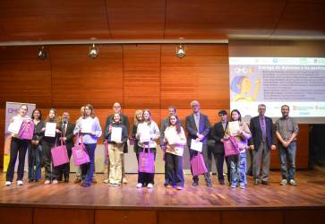 Entrega de diplomes a les participants: Montserrat Guàrdia, presidenta del Consell Social UPC; Anna Mujal, vicerectora de Docència Estudiantat UPC; Oriol Pujol, degà Facultat de Matemàtiques i Informàtica de la UB; Juan Jesús Donaire, degà Facultat de Ciències de la UAB; Jordi Guàrdia, degà Facultat Matemàtiques i Estadística de la UPC; Pepin Beltran, secretària Millora Educativa, Departament d'Educació de la Generalitat de Catalunya; Miquel Gómez, director Fundació Catalana per a la Recerca i la Innovació; Àngel Messeguer, secretari general de l'Institut d'Estudis Catalans - Elisa Albiñana, Data Scientist d'Aylilabs; Eloy Bernal, responsable de màrqueting de Casio - 2a. Olimpíada Matemàtica Catalana Femenina